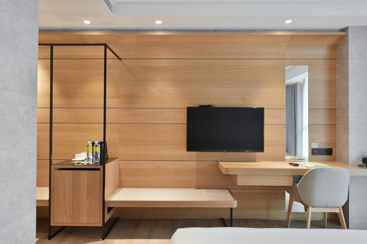 Check Select New Sanchong 4* Taipei
