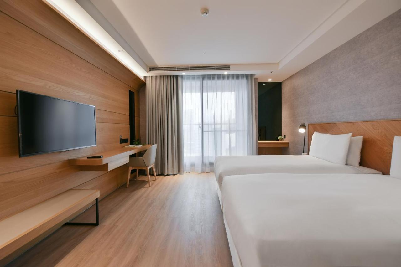 Check Select New Sanchong Hotel 4*