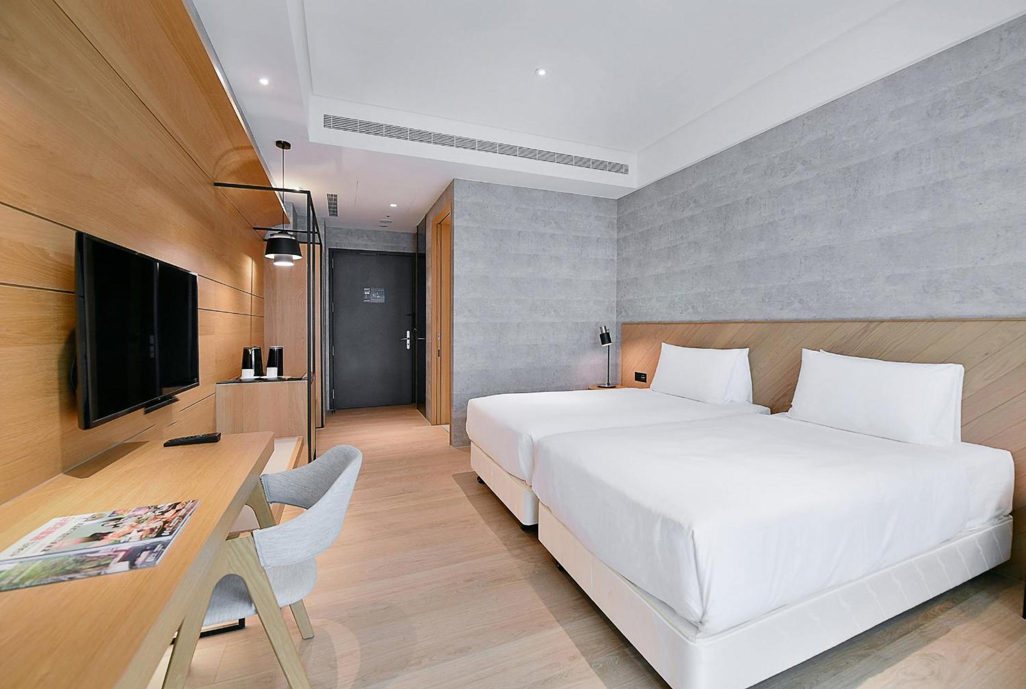 Check Select New Sanchong Hotel 4*